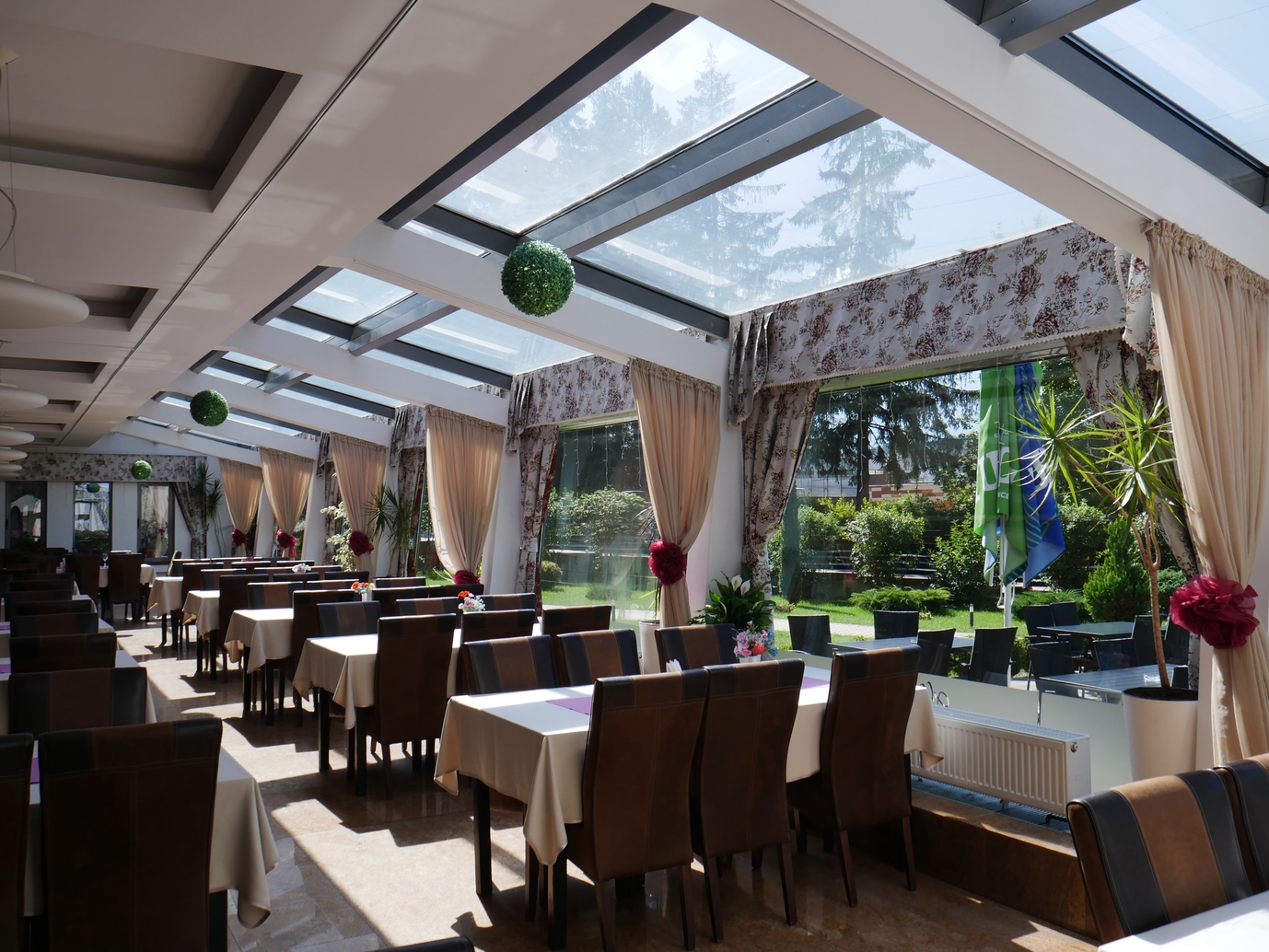 Restaurant, Cafenea si bar Hotel Carpati Predeal